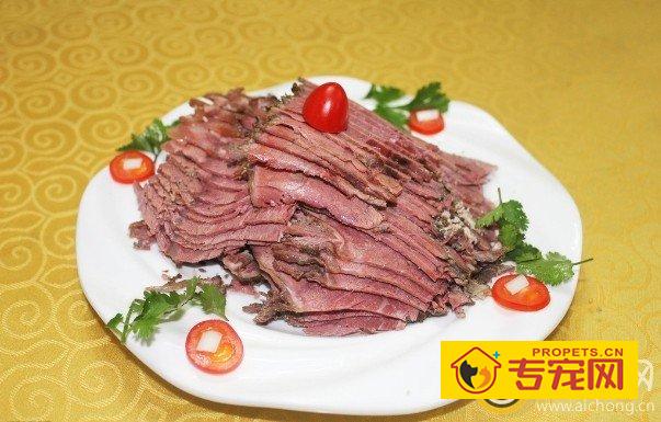 金毛狗适合吃牛肉吗